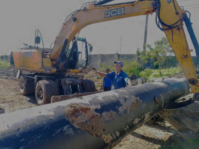 Arreglos en conductora de agua en Guanabacoa