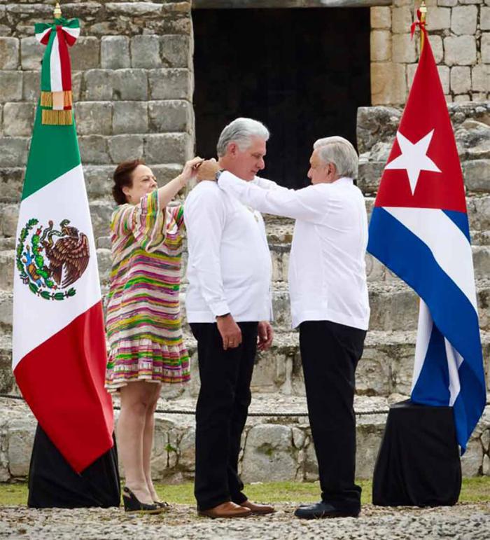 Condecoración a Díaz-Canel en México