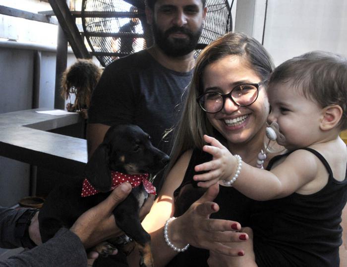 Familia con perrito