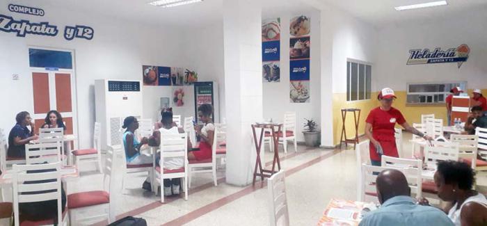 Complejo (gastronómico) Zapata y 12
