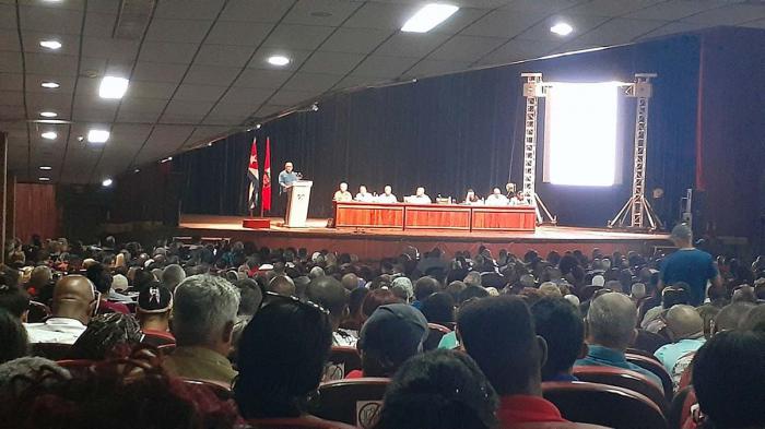 Representantes de las organizaciones de masas se reunieron este martes 21 de febrero en La Habana, en el teatro de la Central de Trabajadores de Cuba 