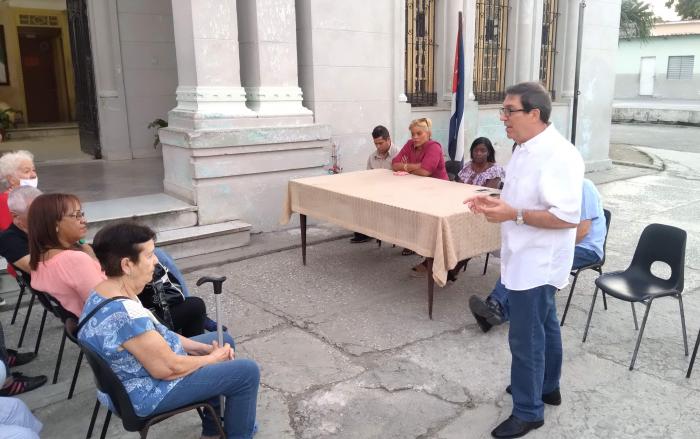 Momento de la intervención del candidato a Diputado al Parlamento Bruno Rodríguez Parrilla
