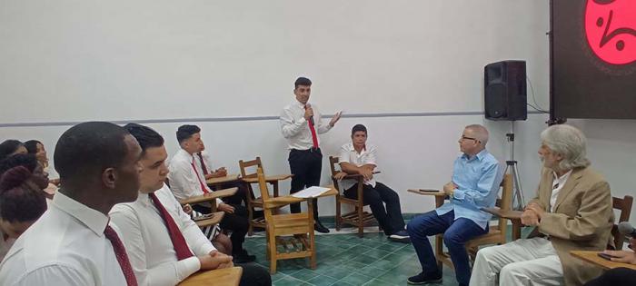 Intercambio con estudiantes y profesores del PDL La moneda Cubana.