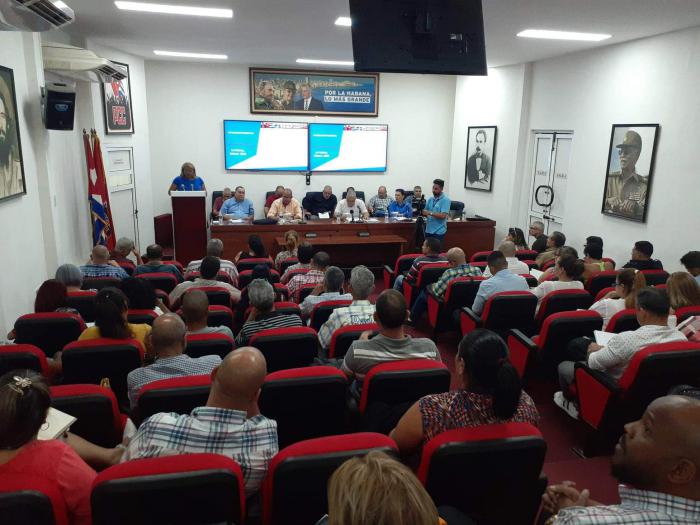 Presidencia y participantes