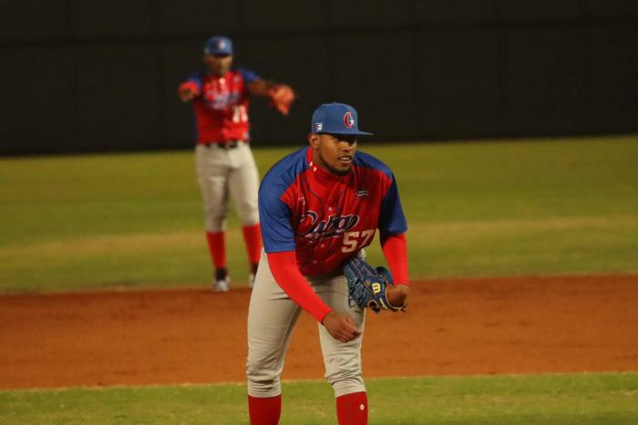 Peloteros cubanos en tope de entrenamiento