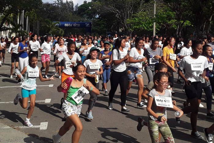 Carrera en Ciudad Escolar Libertad dedicada a las mujeres