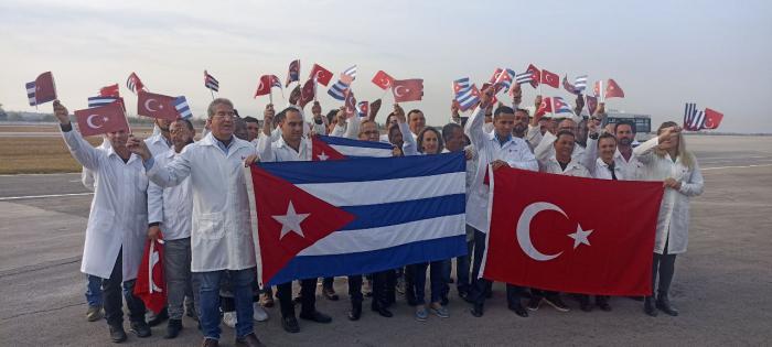 Colaboradores que asistieron a población de Türkiye