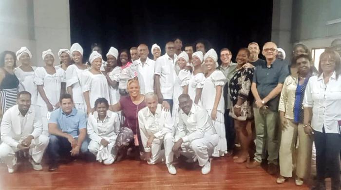 Candidatos por Diez de Octubre recorren centros productivos