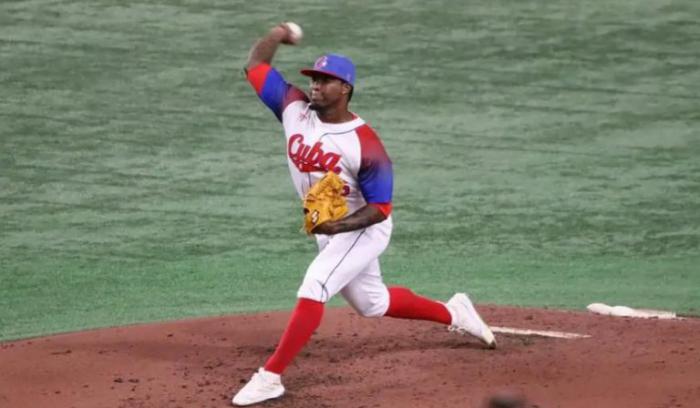 El lanzador cubano Miguel Romero en el Todos Estrellas del Clásico