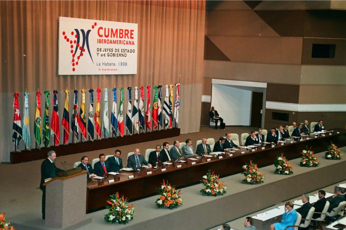 Cuba es miembro fundador de la Conferencia Iberoamericana, participó desde la I Cumbre en Guadalajara, en 1991, y en tal sentido acoge con satisfacción que la XXVIII Cumbre Iberoamericana tenga lugar en Santo Domingo, República Dominicana, los próximos 24 y 25 de marzo de 2023, bajo el lema Juntos por una Iberoamérica justa y sostenible. 