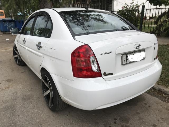Modelo de Hyundai accent 2006 como el que será puesto en subasta