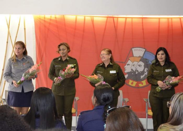 Cuatro mujeres destacadas del MININT