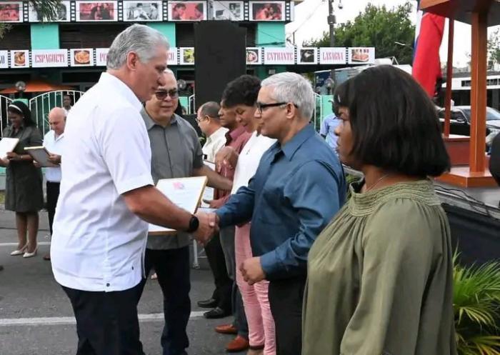 Díaz-Canel en acto en esquina de 23 y 12