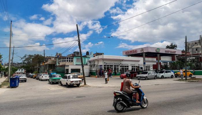 Cupet Alameda en el municipio de 10 de octubre. 