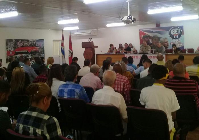 Personas en el Plenario del VII Pleno de los CDR .