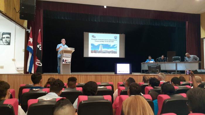 Luis Antonio Torres Iríbar en el podio y demás participantes
