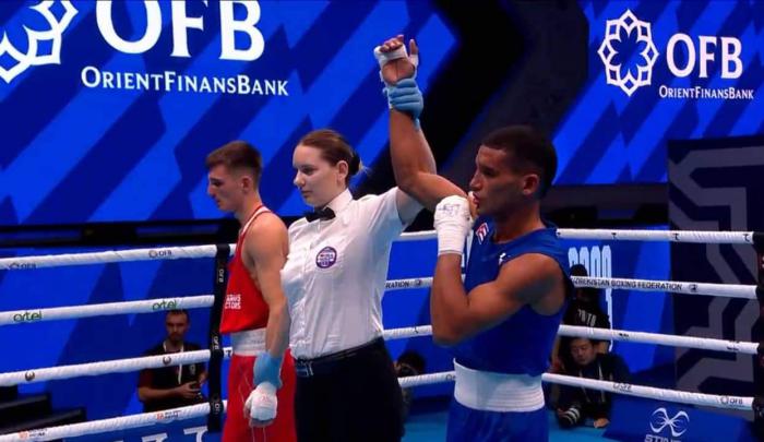 Boxeador cubano cuando lo declaran ganador en una pelea de boxeo