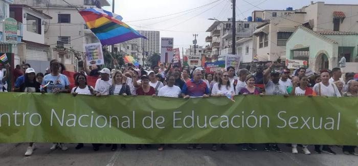 Desfile de las personas del Cenesex