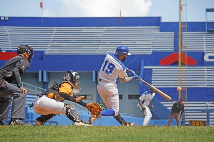 Industriales vs Villa Clara en Serie Nacional de Béisbol