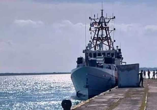 Barco con migrantes
