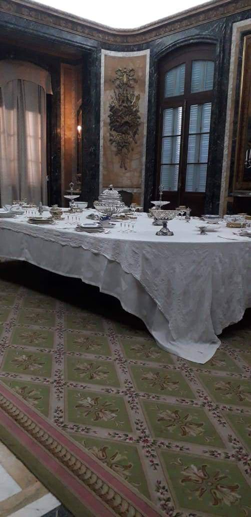 Durante un año podrá apreciarse en el MNAD la muestra sobre el montaje de la mesa, que devino moda y posibilitó la creación de excelsas vajillas en las más importantes manufacturas de porcelana. 