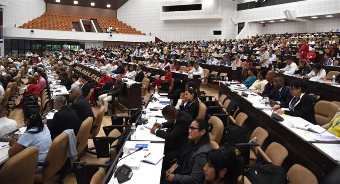 Participantes en la sesión extraordinaria