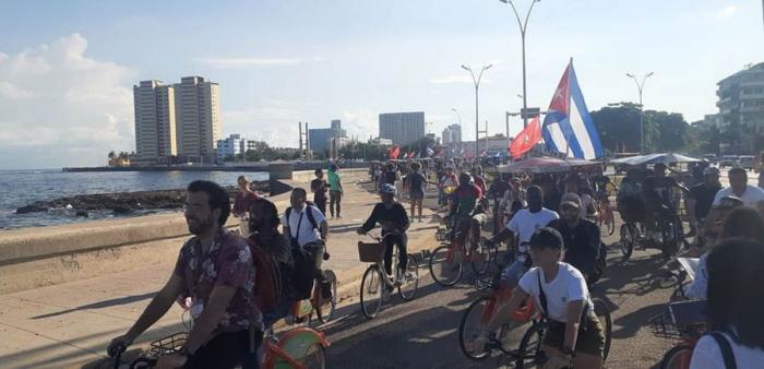Bicicletada contra el bloqueo