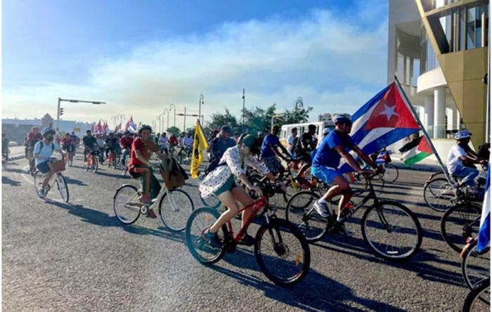 Bicicletada contra el bloqueo