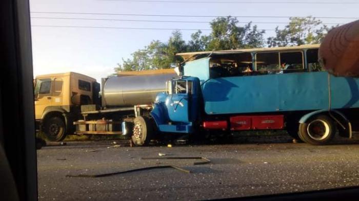 Accidente en La Vía Blanca a la altura de Puerto Escondido