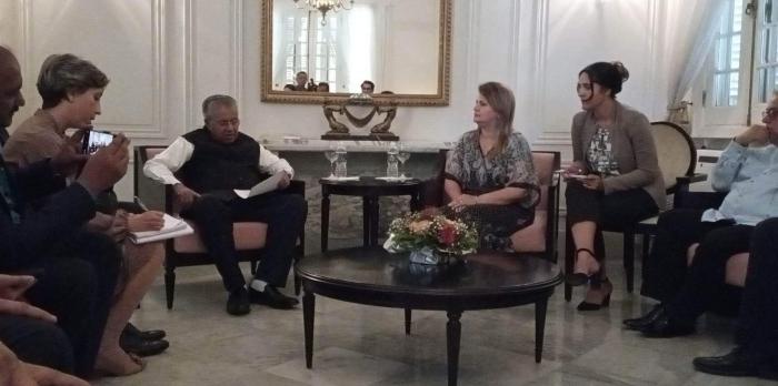 Personas que participaron en el encuentro con el Primer Ministro de la India.