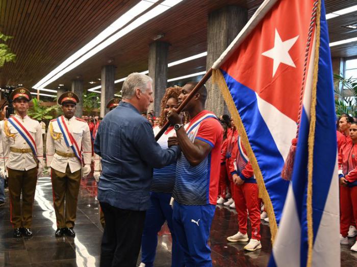 Abanderó Díaz-Canel delegación cubana a Centroamericanos del Salvador 