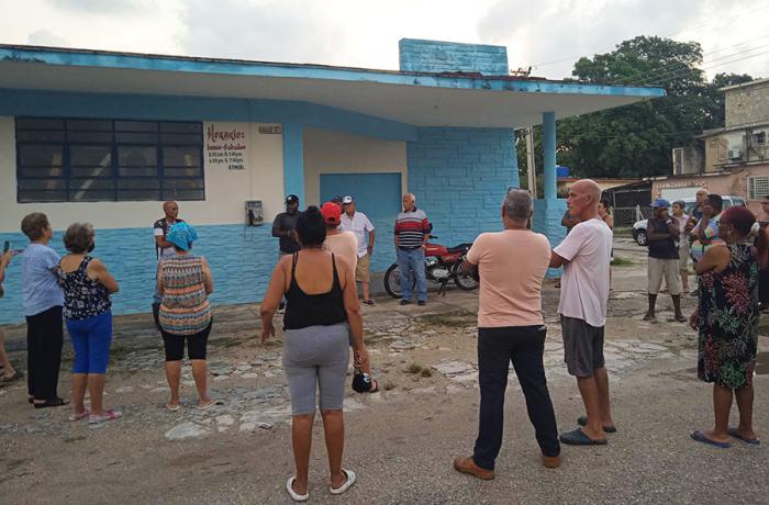Vecinos del Reparto Nuevo Miraflores en Boyeros patentizan su respaldo incondicionalmente al editorial publicado por el Periódico Granma bajo el título La guardia Revolucionaria no se descuidará jamás.