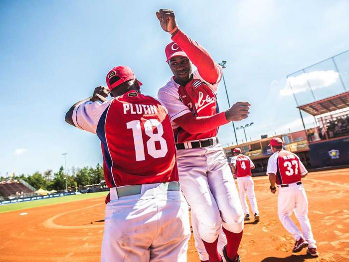 Cuba pegó duro la bola blanda en San Salvador