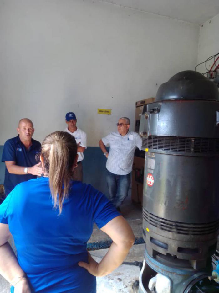 Dirigentes Partido y Gobierno visitan fuente de abasto Cosculluela