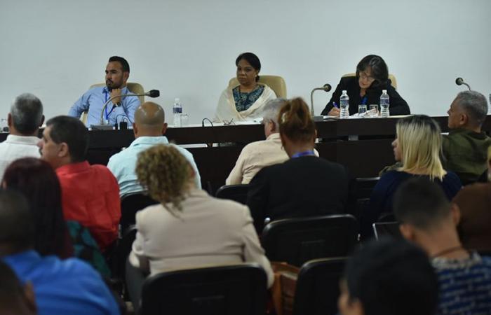 Al centro vice primera ministra Inés María Chapman Waugh