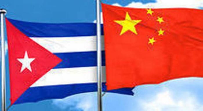 Banderas de Cuba y China