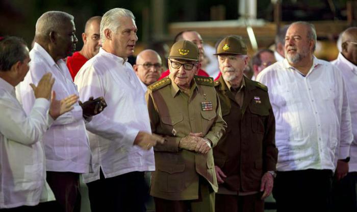Raúl Castro Ruz y el presidente Miguel Díaz-Canel