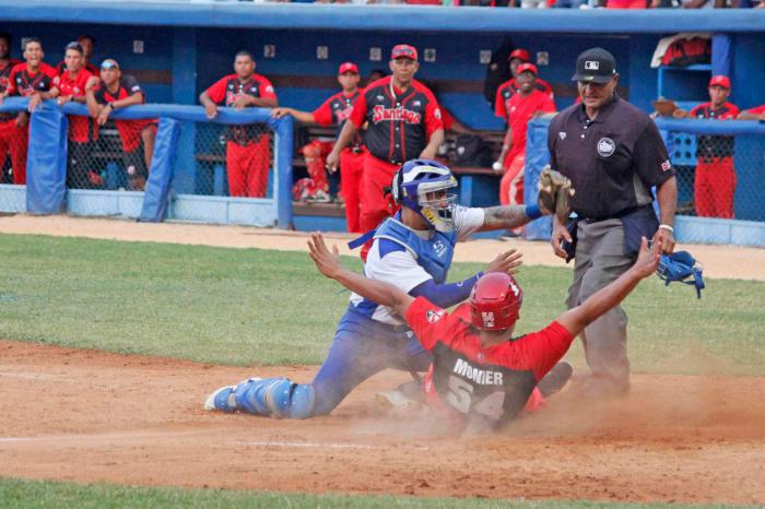 Jugador de Industriales y de otro equipo