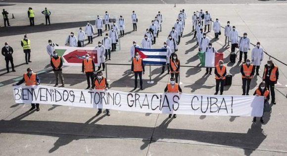 Médicos cubanos en Italia para ayudar en la lucha contra la Covid-19.