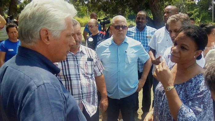Recorre Díaz Canel fuente de abasto de agua Cosculluela