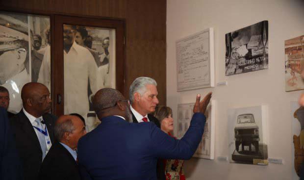 Presidente cubano rinde tributo a Agostinho Neto