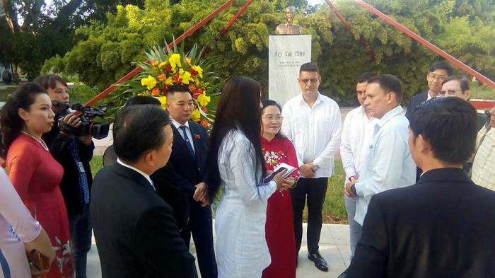 Delegación vietnamita rinde homenaje a Ho Chi Minh