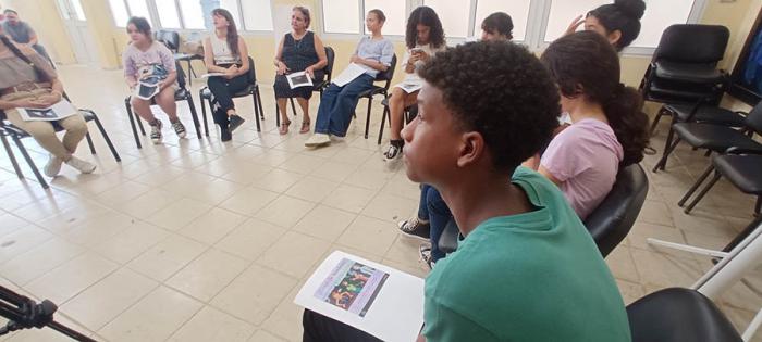 Adolescentes aprenden sobre violencia y embarazo en la adolescencia