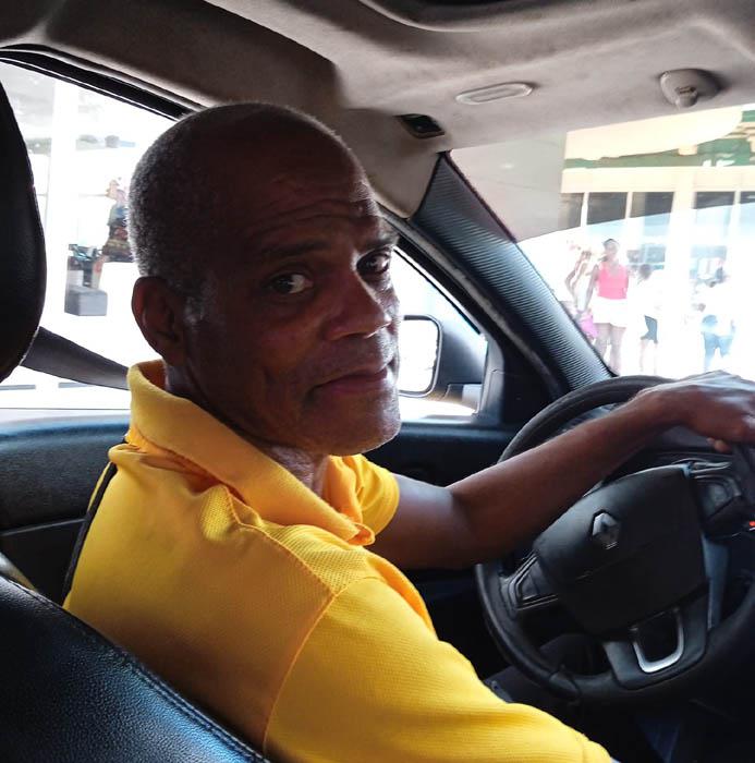 Hermes, chofer de taxi
