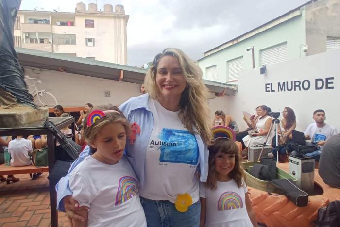 Lourdes Dávalos con sus hijas Lourdis y Pepa.