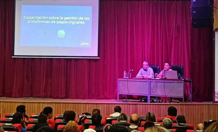 Taller sobre uso qr y pasarelas de pago en La Habana