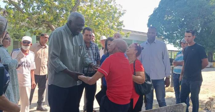 Recorre centro de Arroyo Naranjo presidente de la Asamblea Nacional