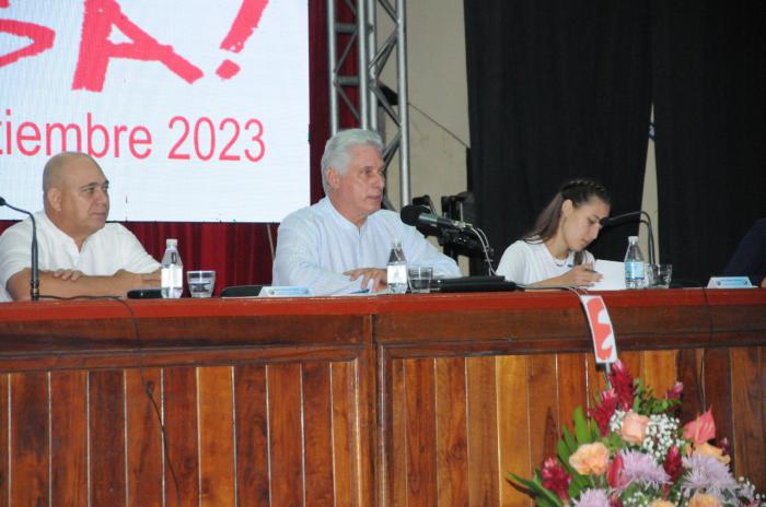 Asiste Díaz-Canel al plenario de la Asamblea Nacional de la FEEM