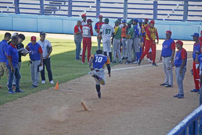 Tryouts en el estadio Latinoamericano