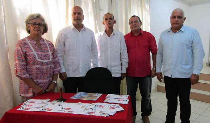 Cancelan sello postal rememorativo por el X Congreso de los CDR
